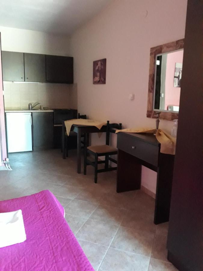 To Konaki Káto Loutrákion Exterior foto